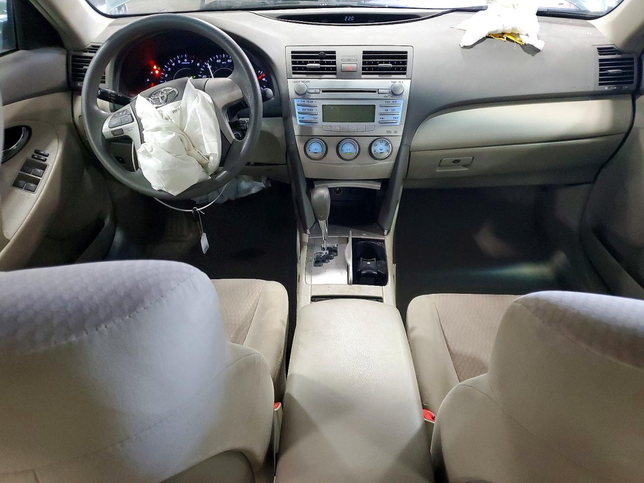 2010 TOYOTA CAMRY LE photo 22