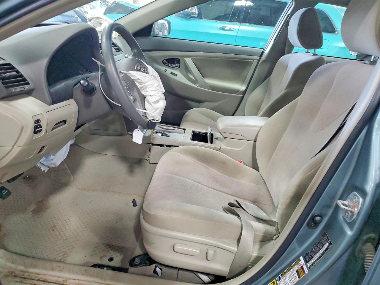 2010 TOYOTA CAMRY LE photo 19