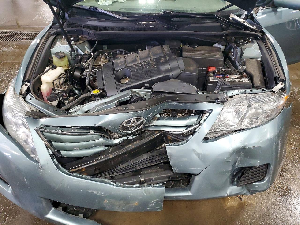 2010 TOYOTA CAMRY LE photo 31