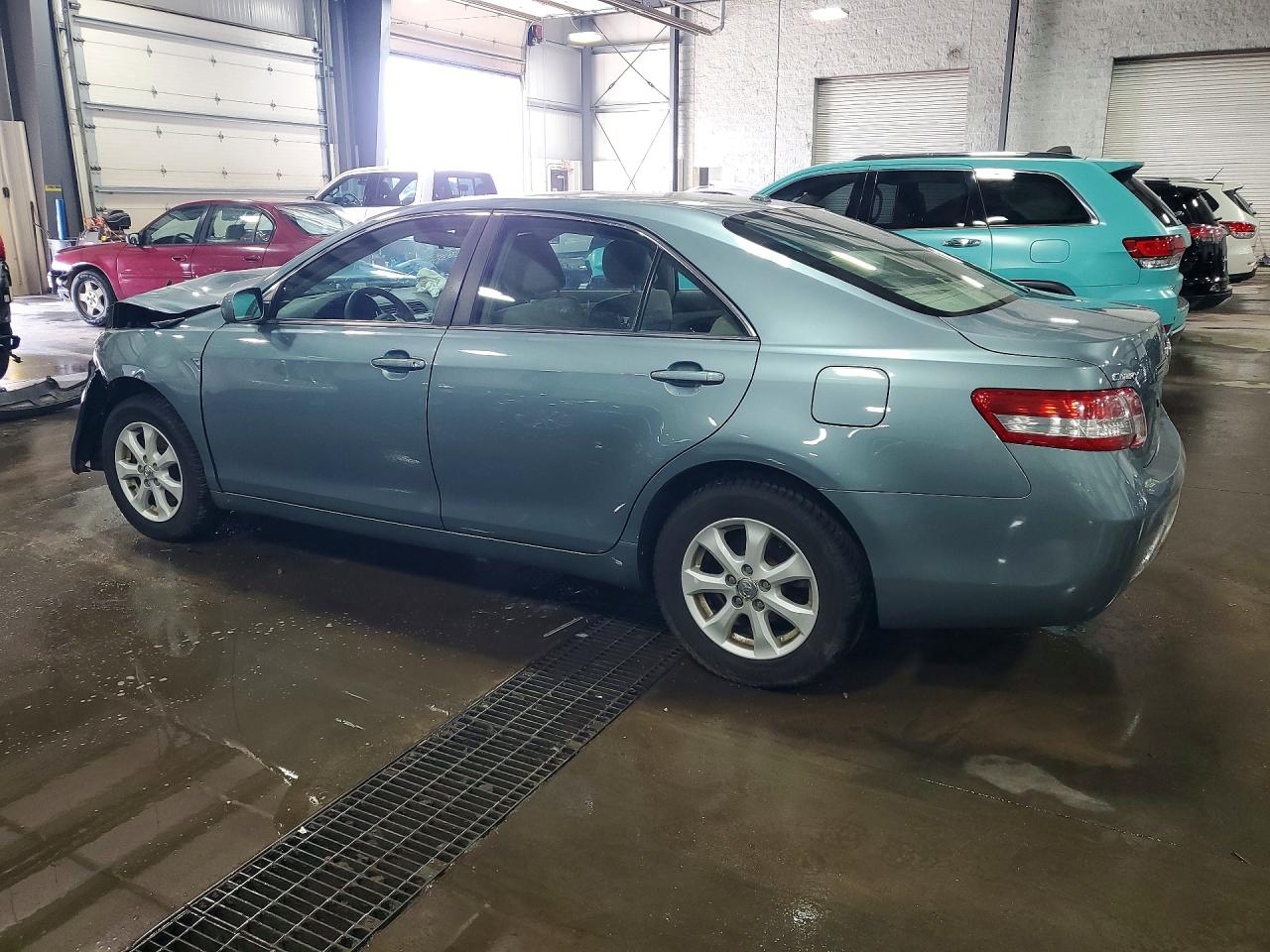 2010 TOYOTA CAMRY LE photo 4