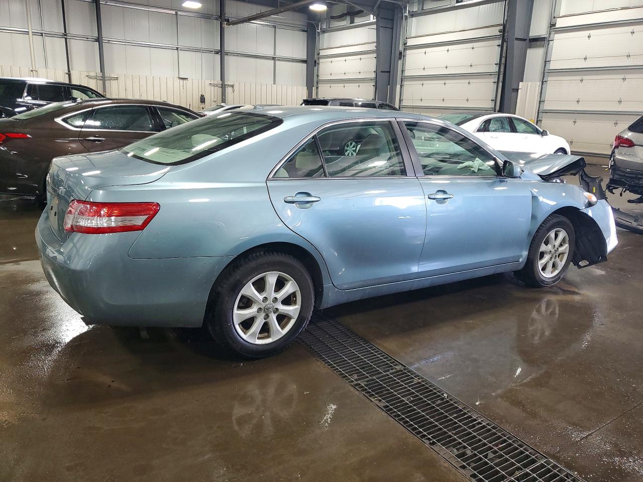 2010 TOYOTA CAMRY LE photo 7