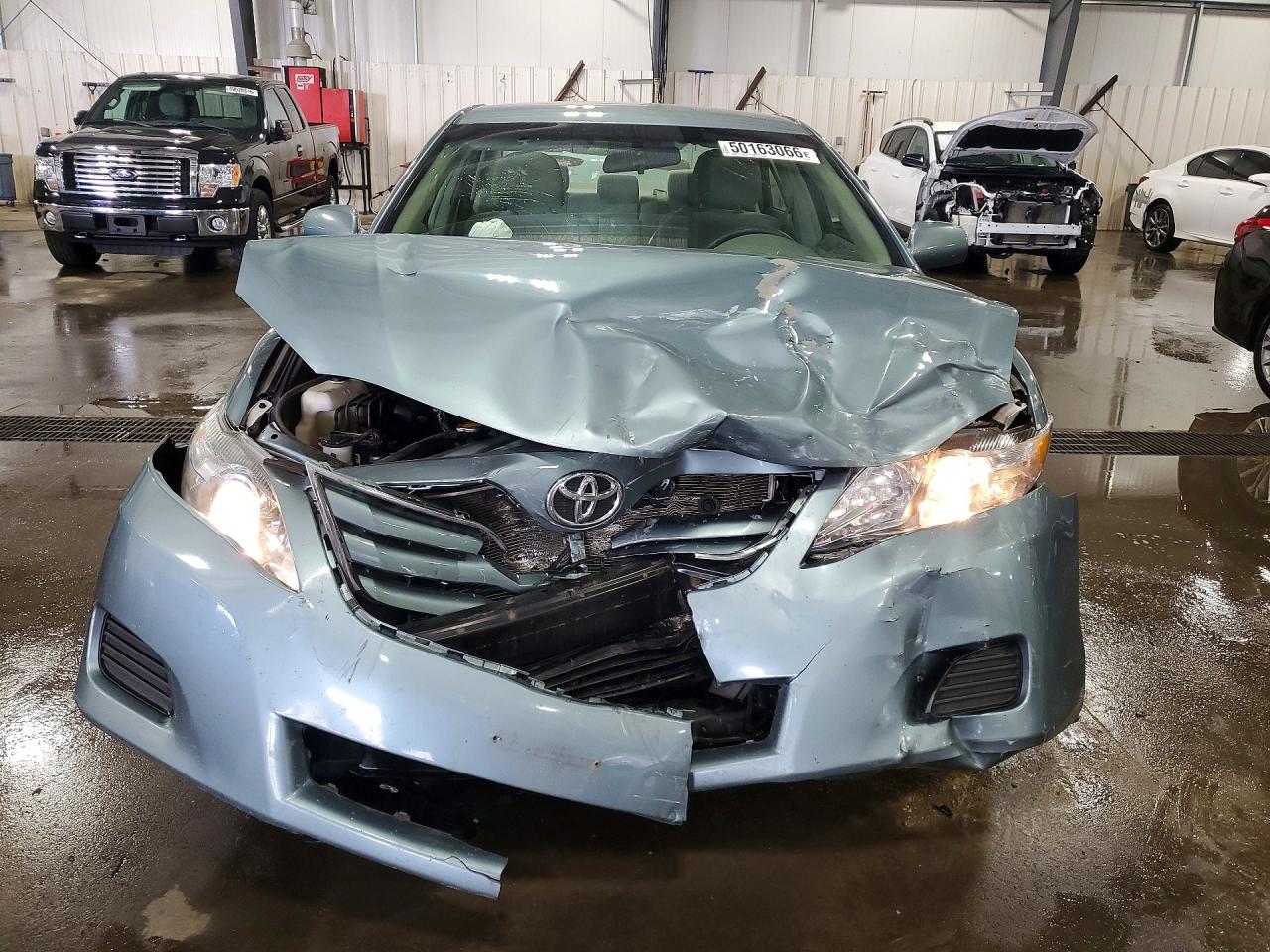 2010 TOYOTA CAMRY LE photo 13