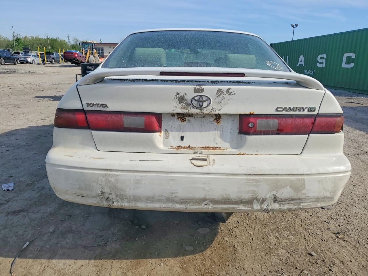 1997 TOYOTA CAMRY LE photo 11