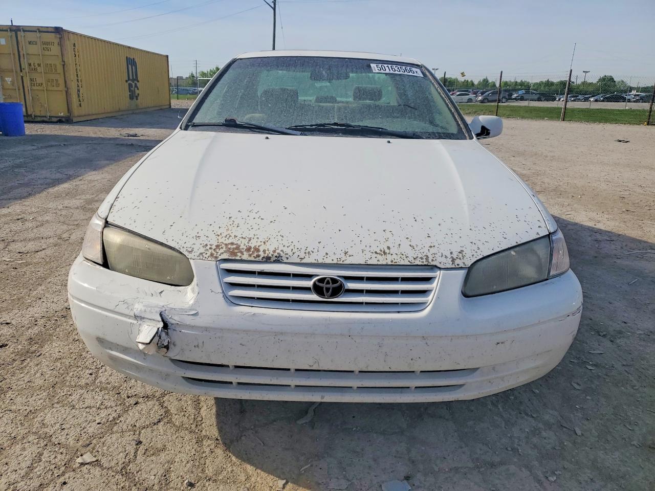 1997 TOYOTA CAMRY LE photo 9