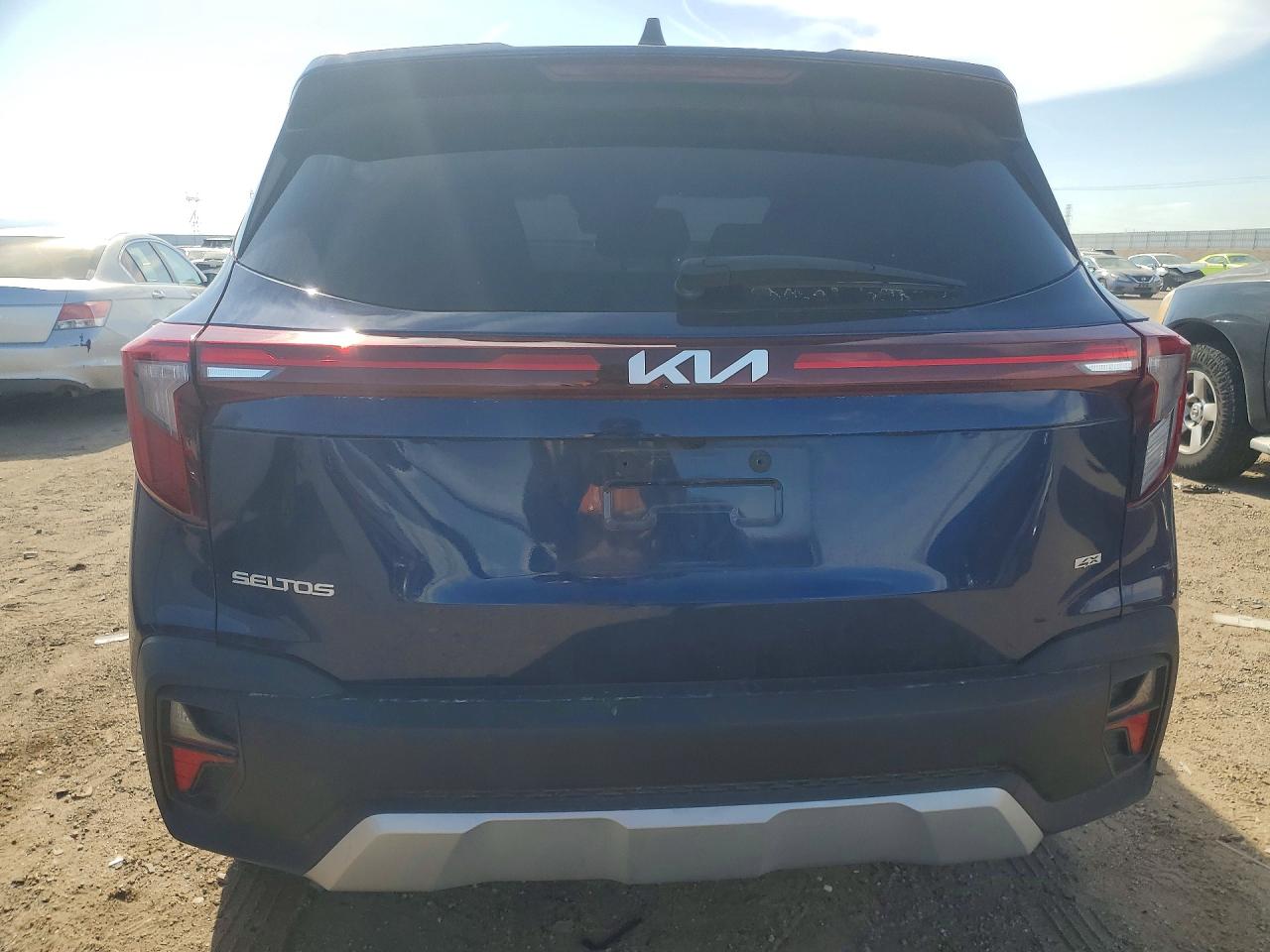2025 KIA SELTOS LX photo 11
