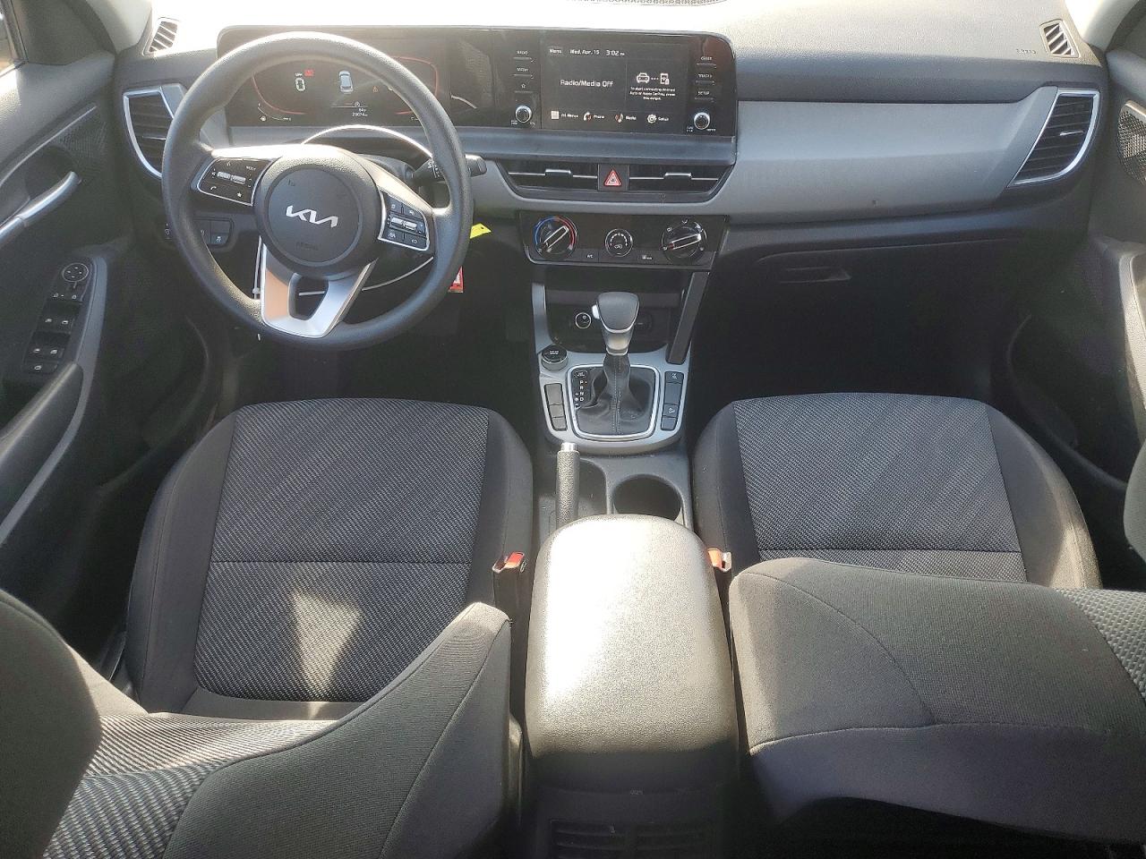 2025 KIA SELTOS LX photo 15