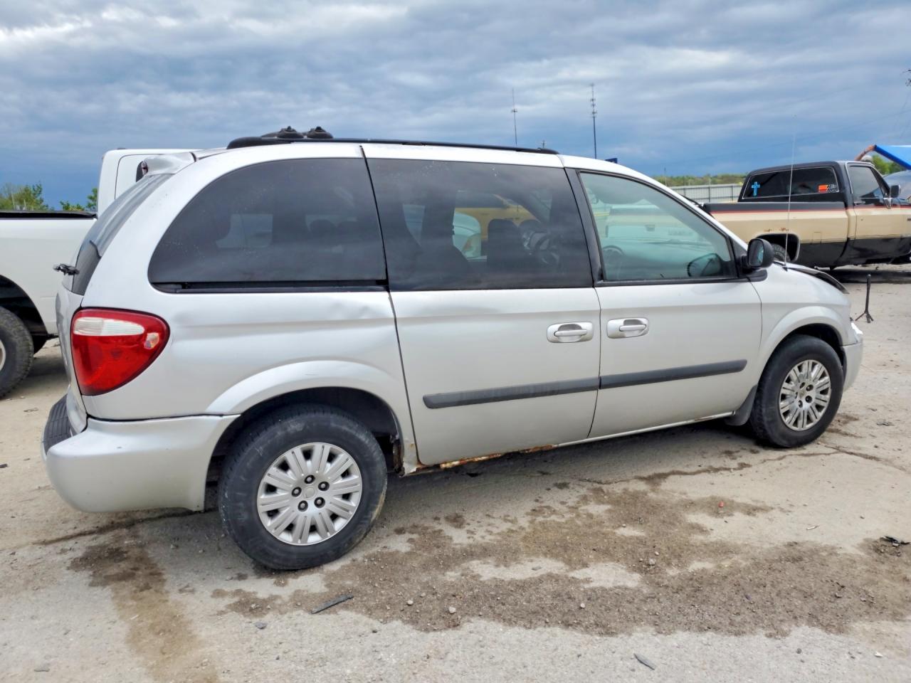 2005 CHRYSLER TOWN & COUNTRY photo 5
