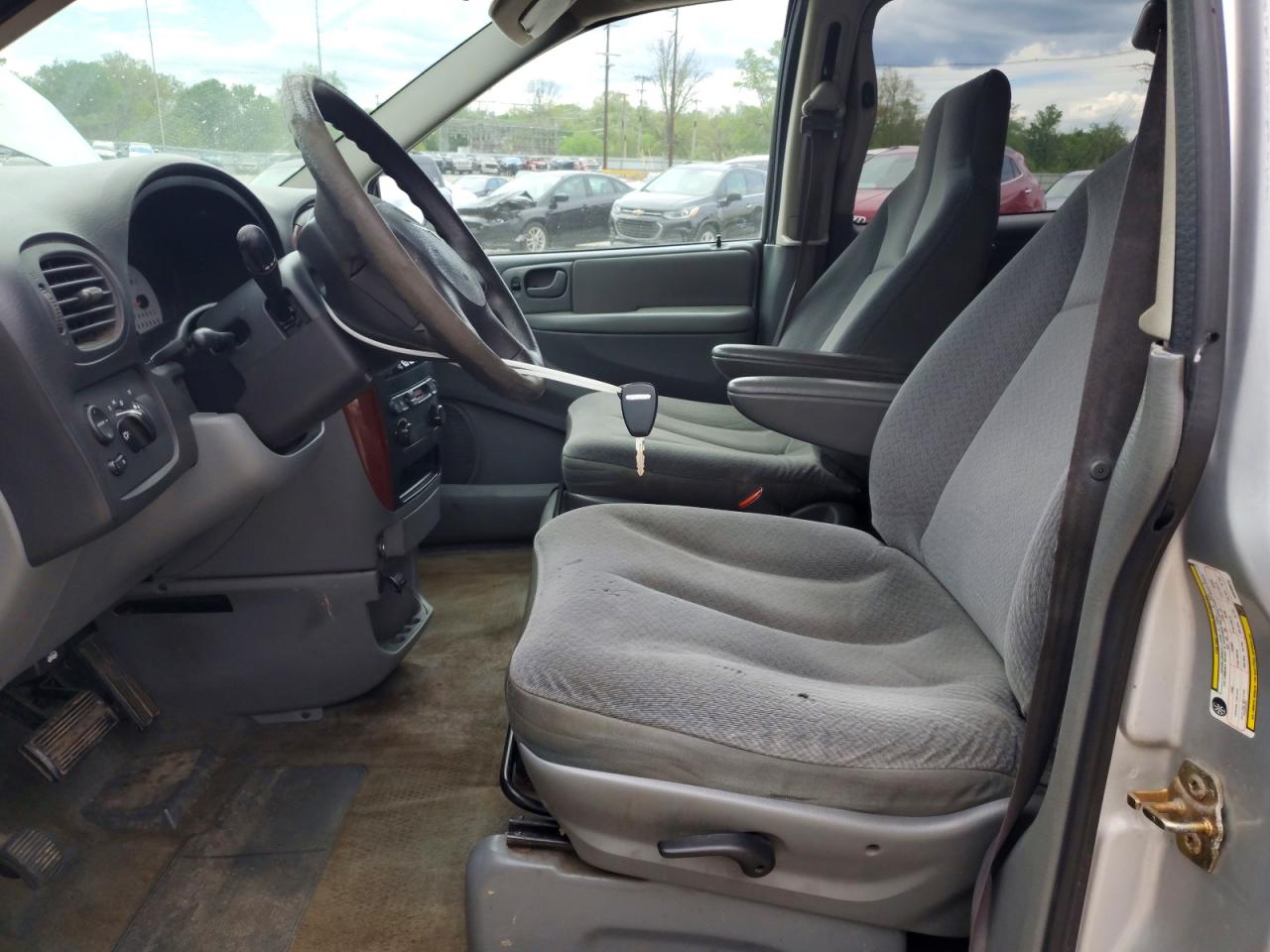 2005 CHRYSLER TOWN & COUNTRY photo 13
