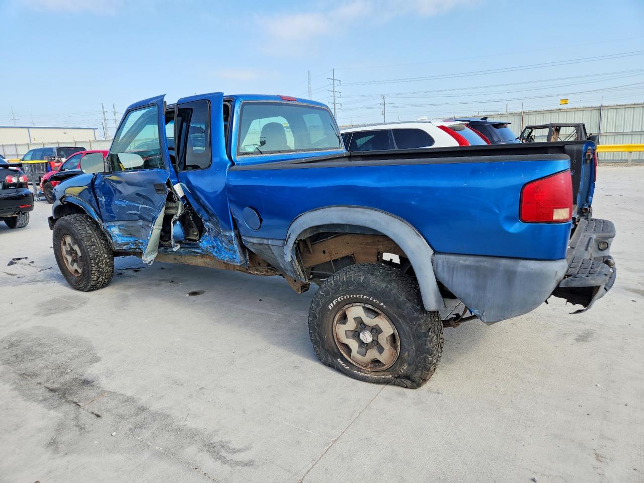 2001 CHEVROLET S TRUCK S10 photo 2