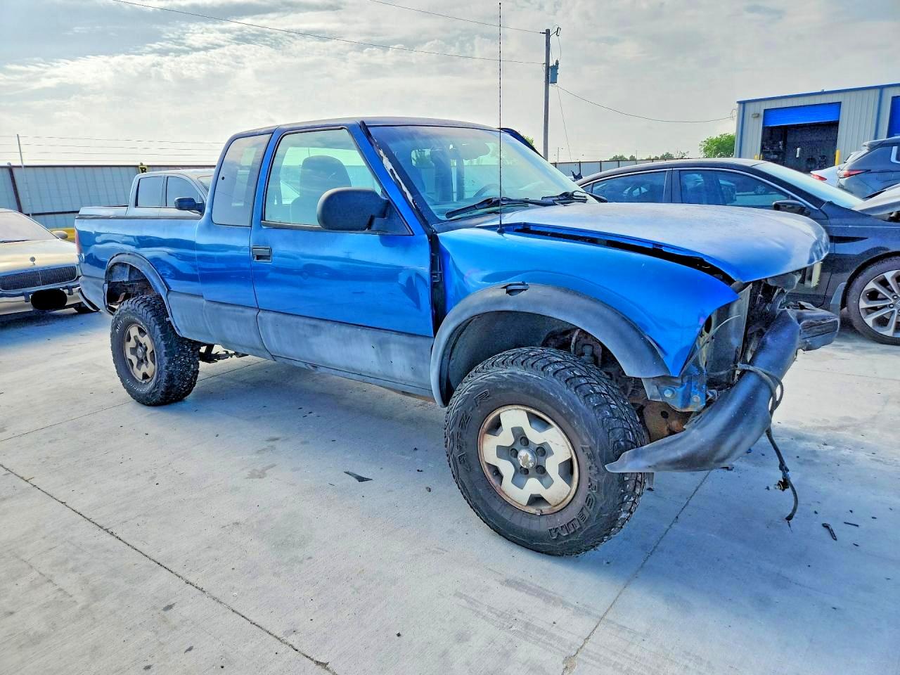 2001 CHEVROLET S TRUCK S10 photo 4