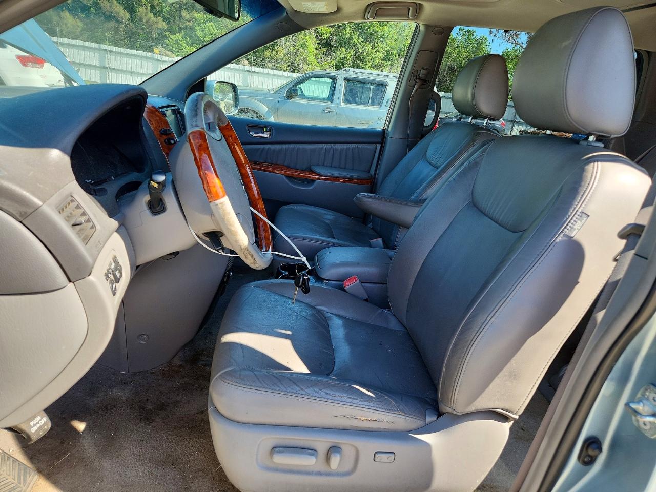 2009 TOYOTA SIENNA LIMITED photo 13