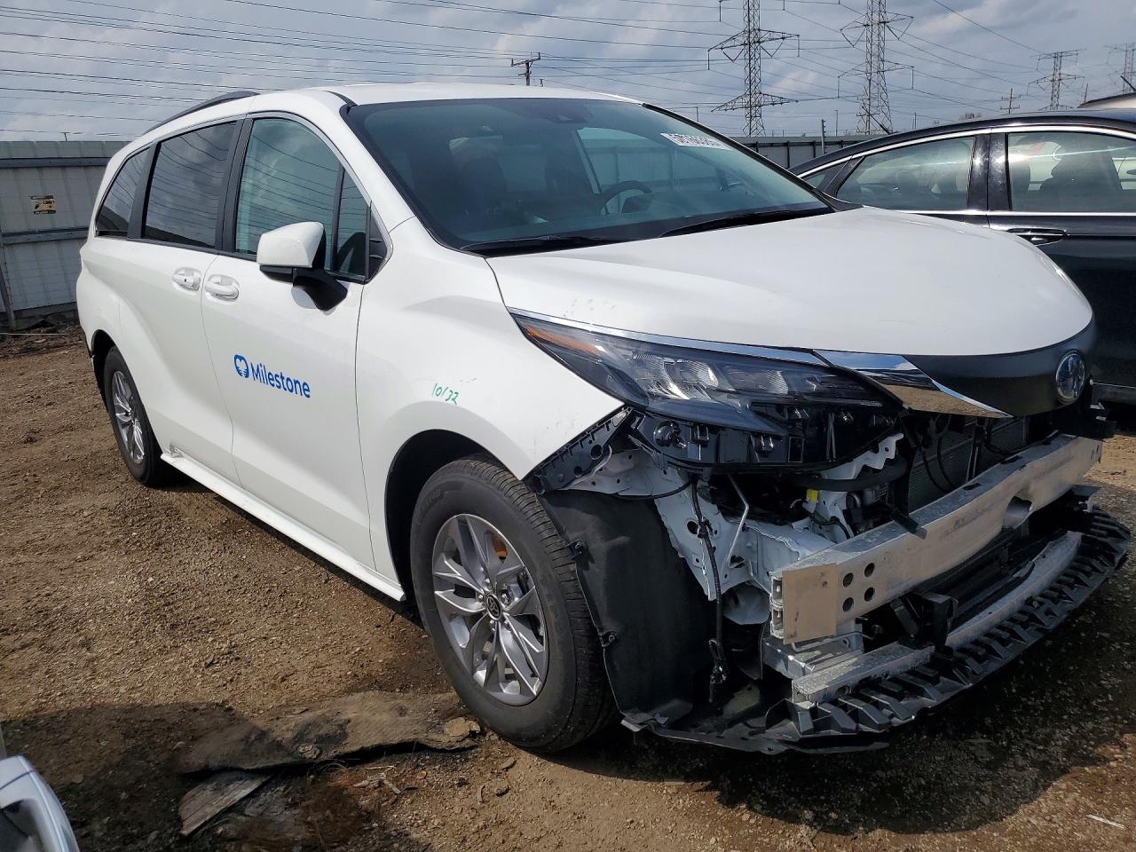 2025 TOYOTA SIENNA LE photo 10