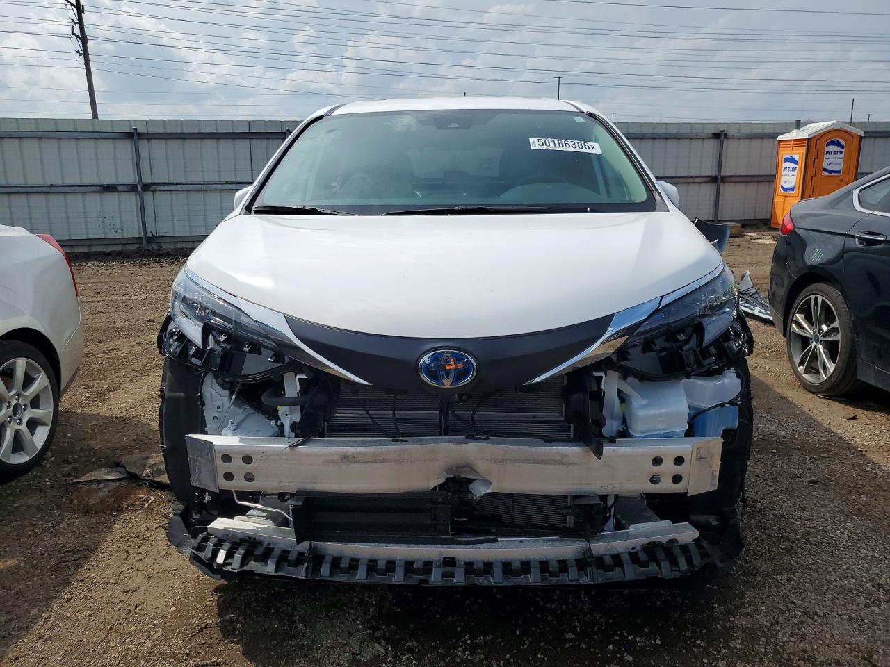 2025 TOYOTA SIENNA LE photo 13