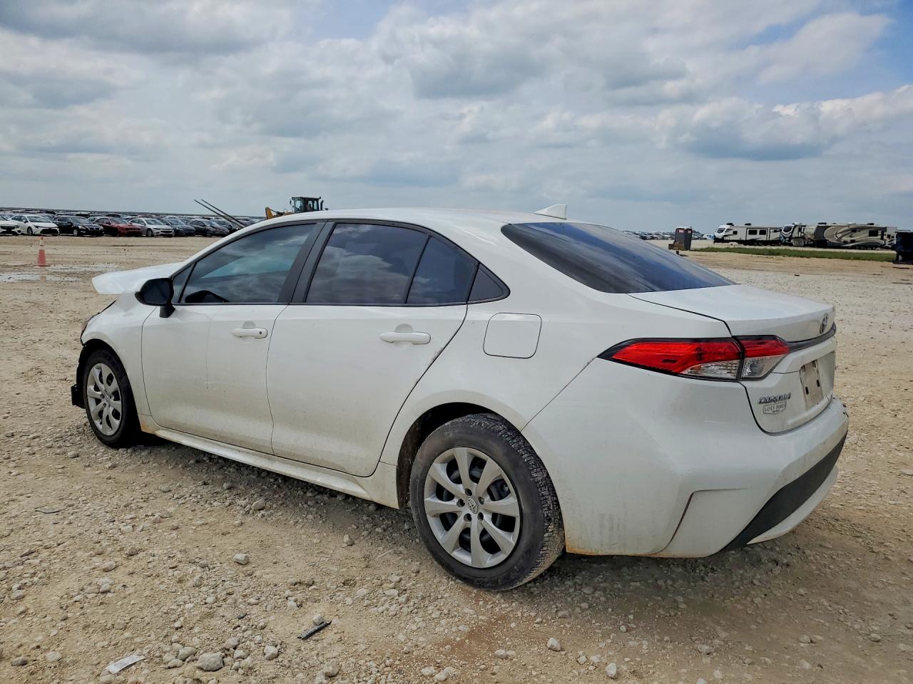 2022 TOYOTA COROLLA LE photo 3