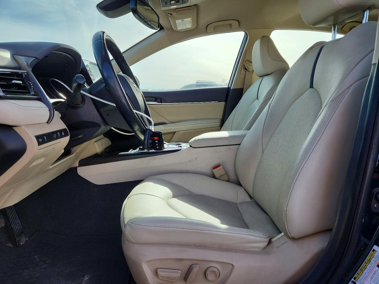 2021 TOYOTA CAMRY XLE photo 13