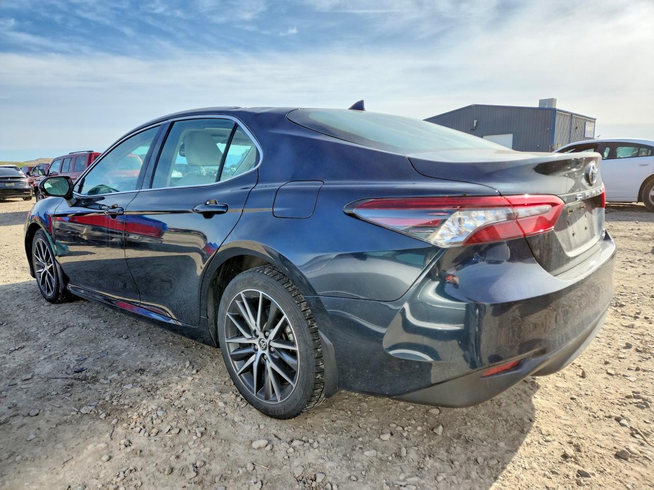 2021 TOYOTA CAMRY XLE photo 3