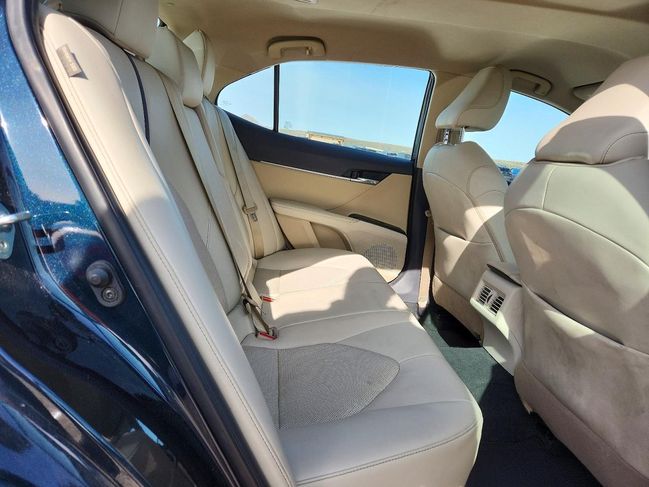 2021 TOYOTA CAMRY XLE photo 19