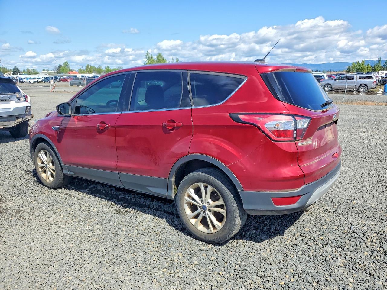 2017 FORD ESCAPE SE photo 2