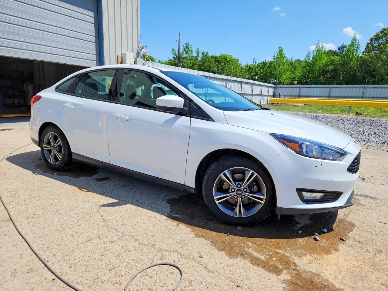 2018 FORD FOCUS SE photo 4