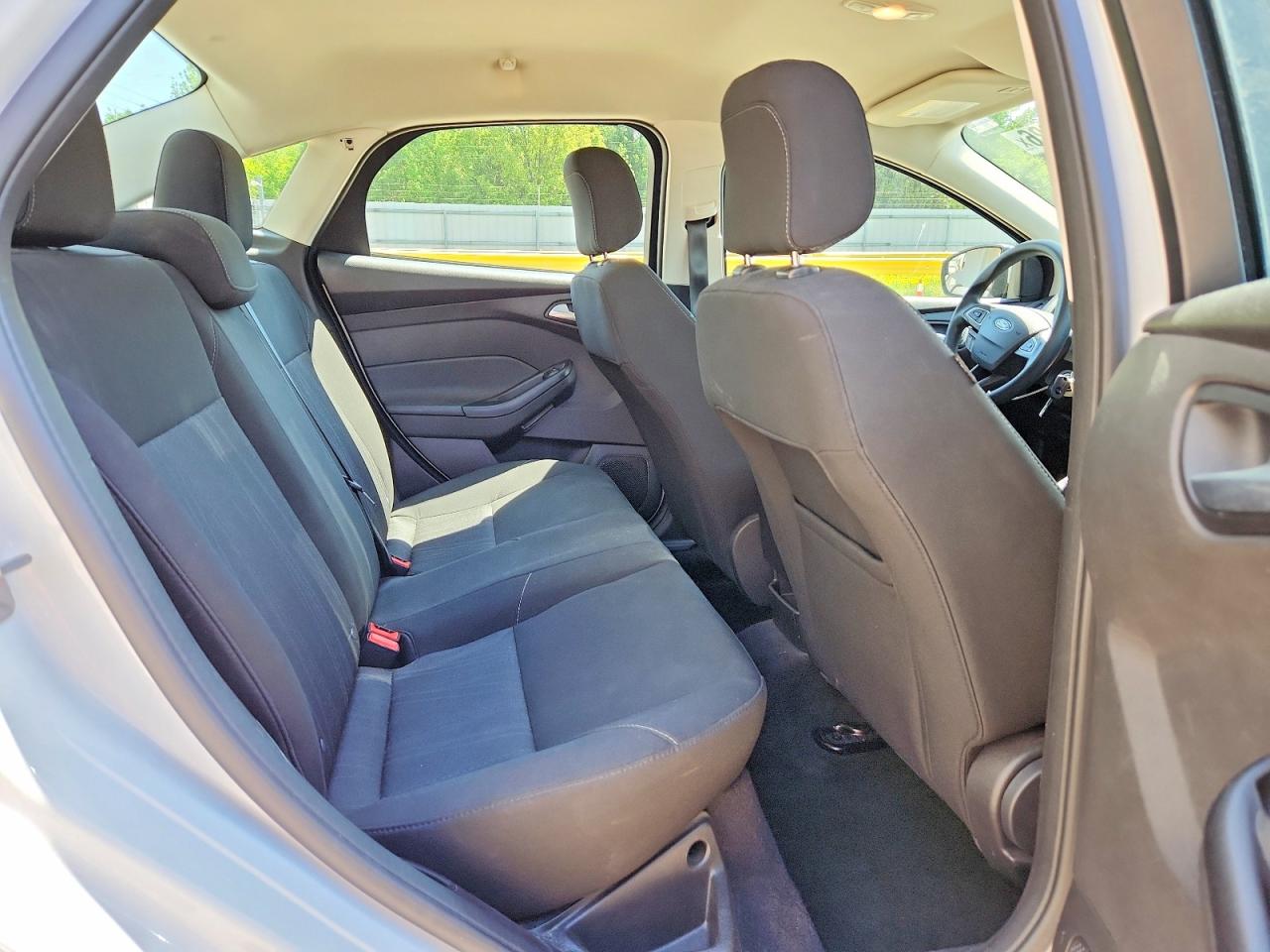 2018 FORD FOCUS SE photo 10