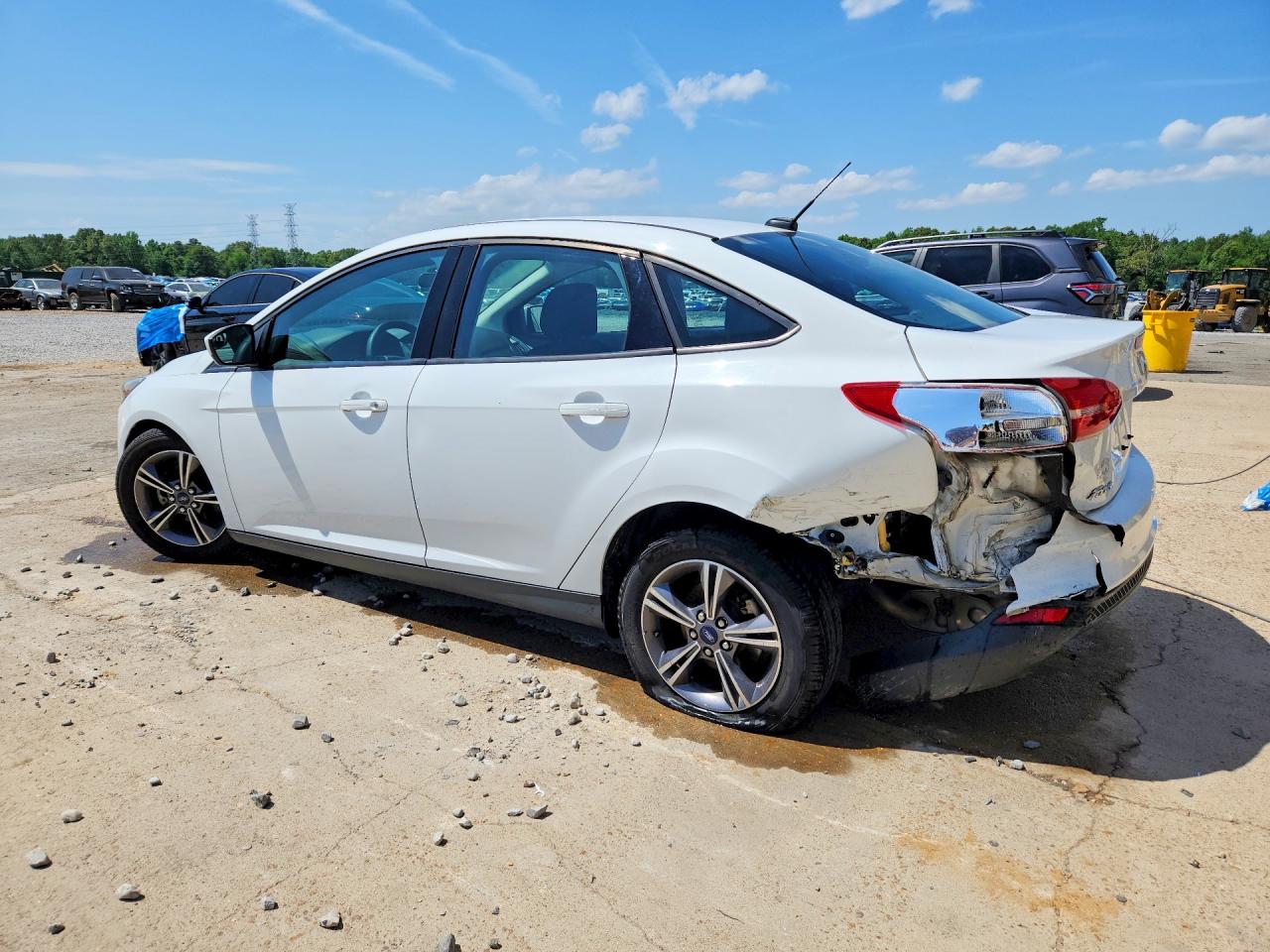 2018 FORD FOCUS SE photo 2