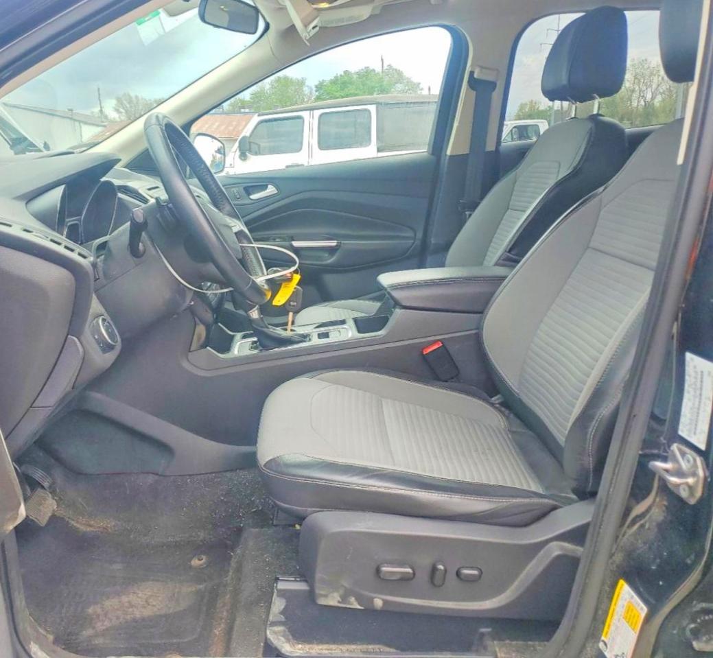 2017 FORD ESCAPE SE photo 19
