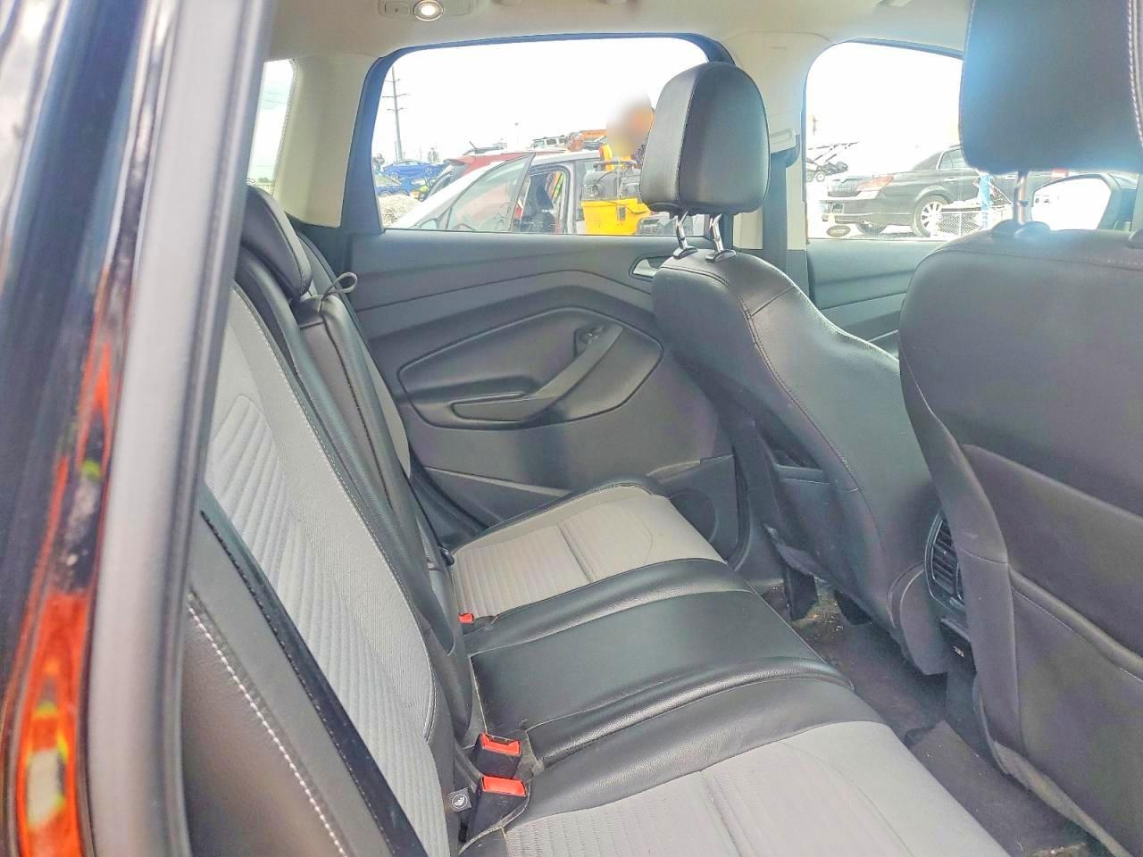 2017 FORD ESCAPE SE photo 31