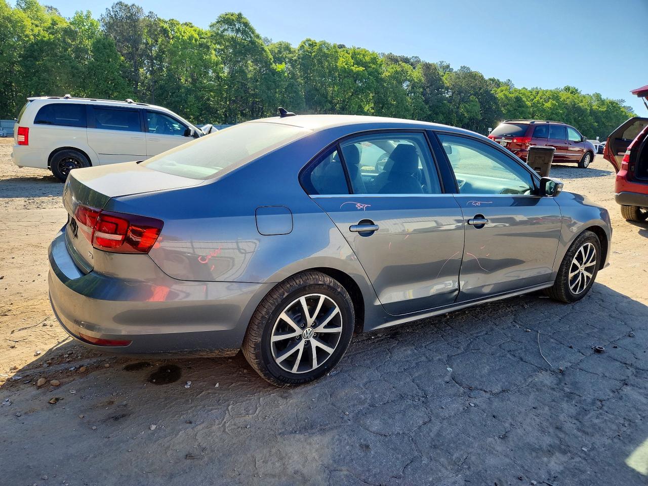 2017 VOLKSWAGEN JETTA SE photo 5