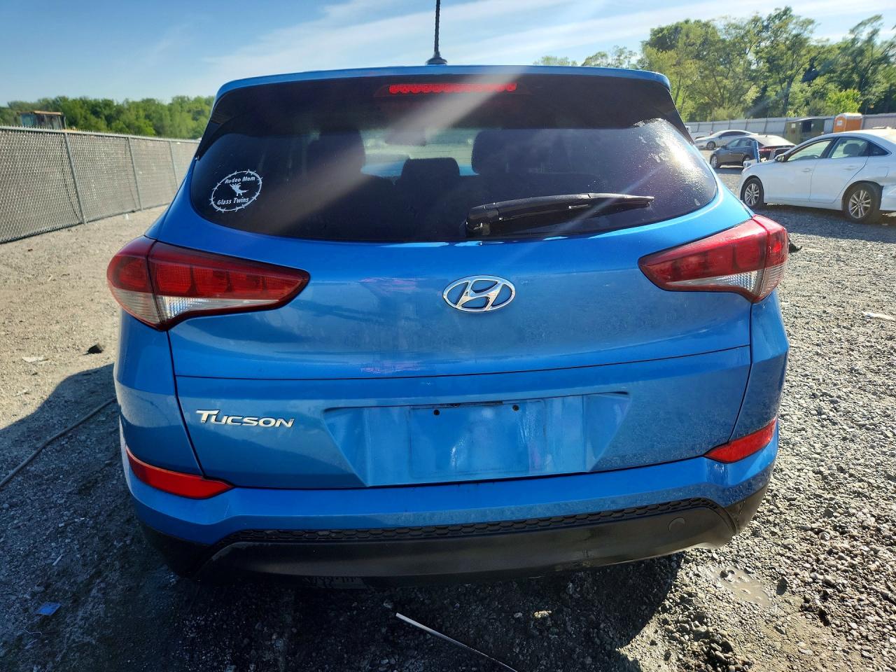 2017 HYUNDAI TUCSON SE photo 16