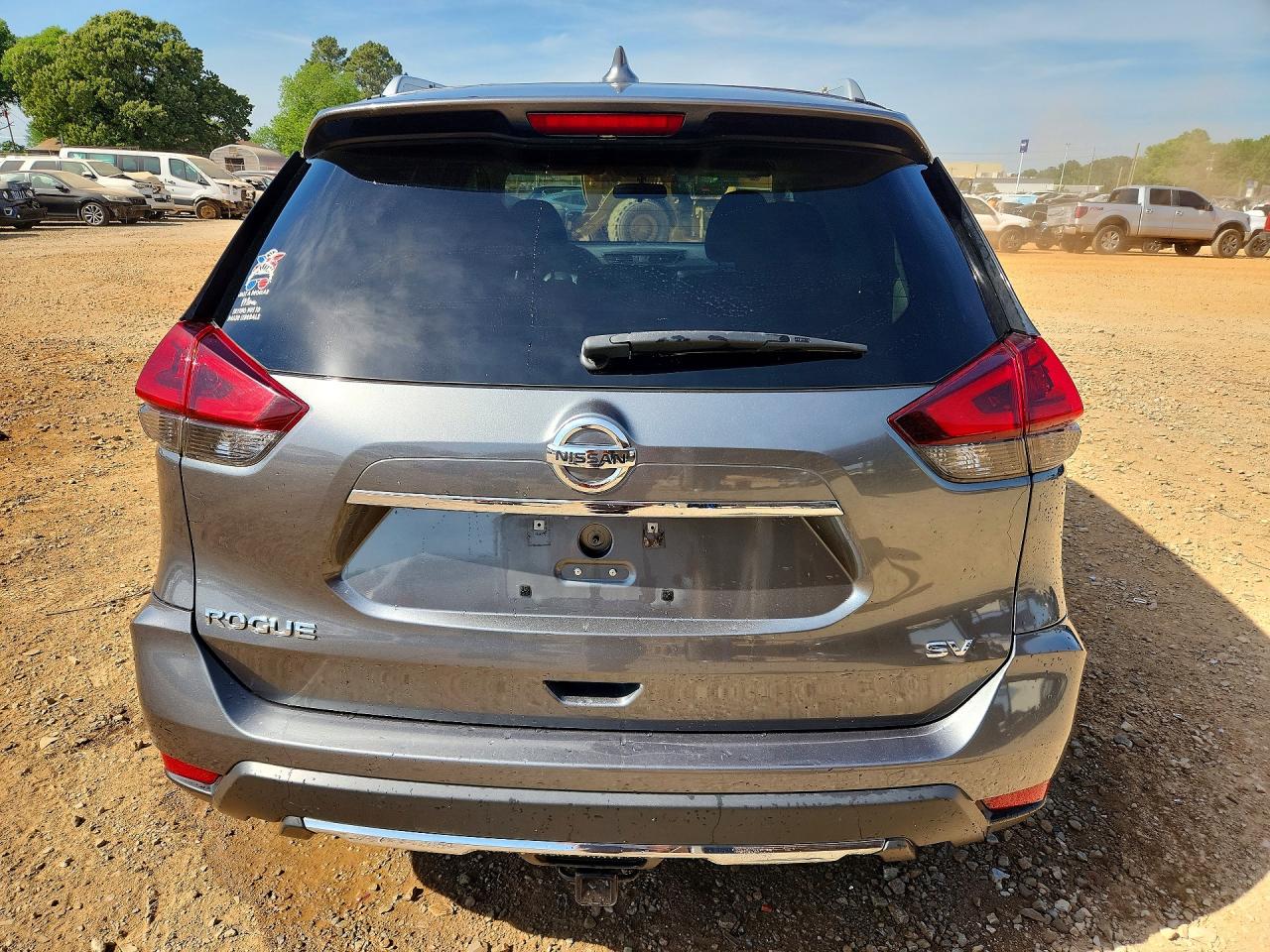 2018 NISSAN ROGUE SV photo 6