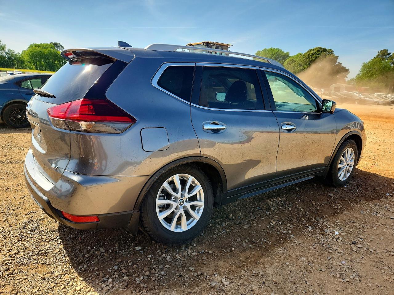 2018 NISSAN ROGUE SV photo 3