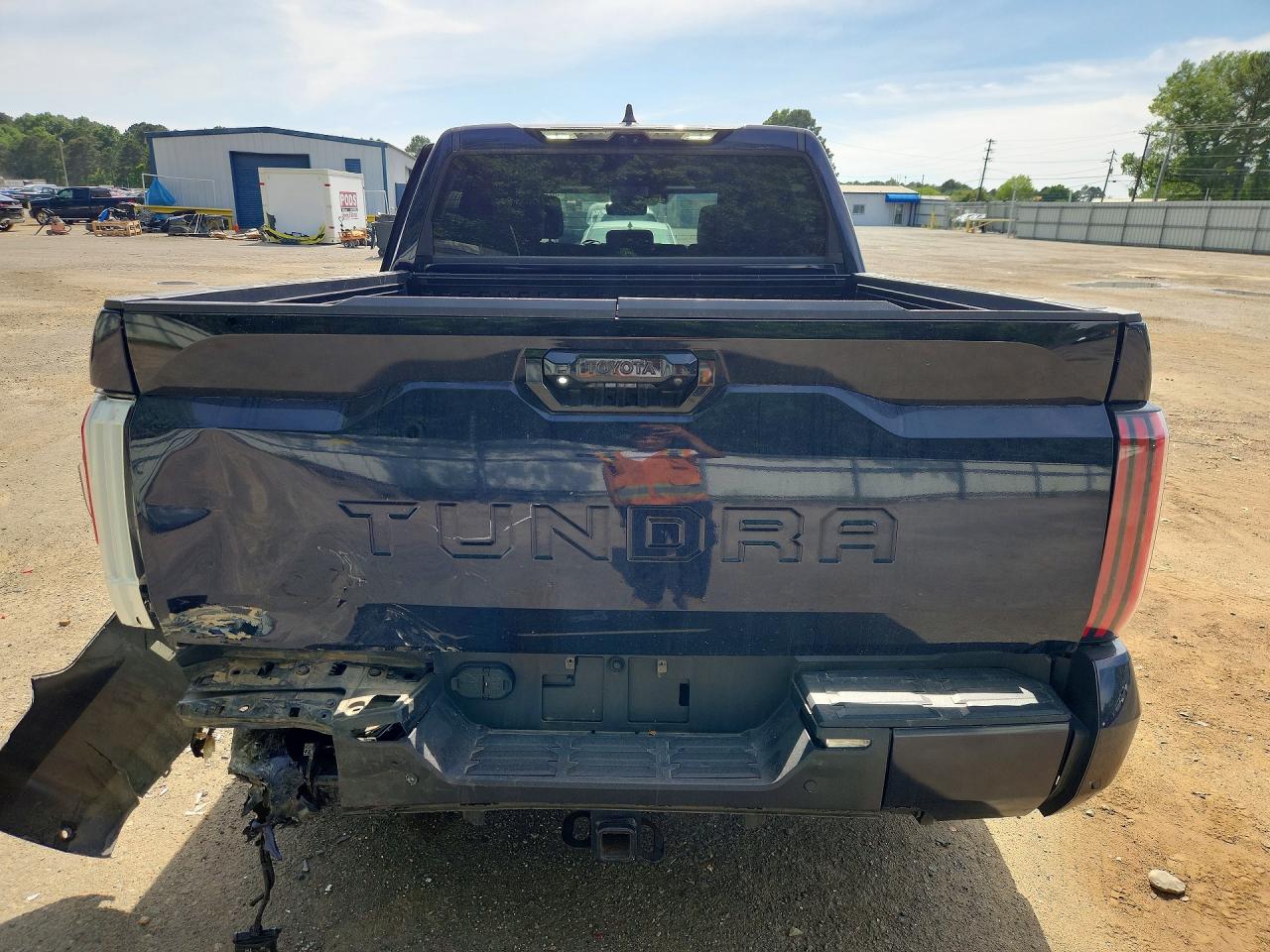 2024 TOYOTA TUNDRA PLATINUM photo 11