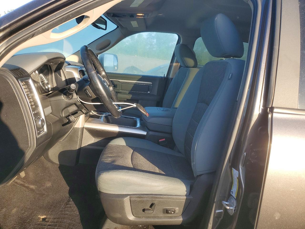 2018 RAM 1500 SLT photo 7