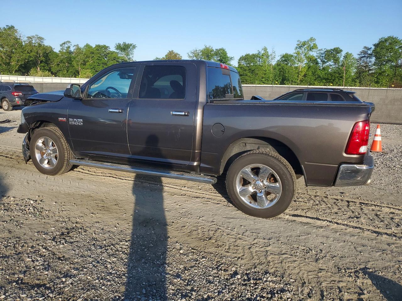 2018 RAM 1500 SLT photo 2