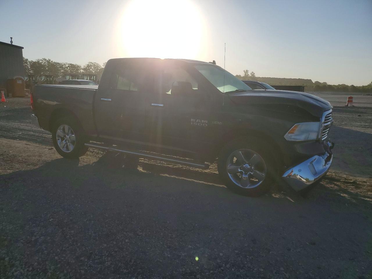 2018 RAM 1500 SLT photo 4