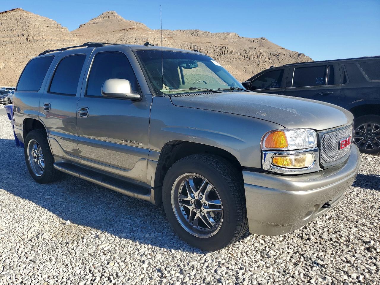2003 GMC YUKON DENALI photo 4