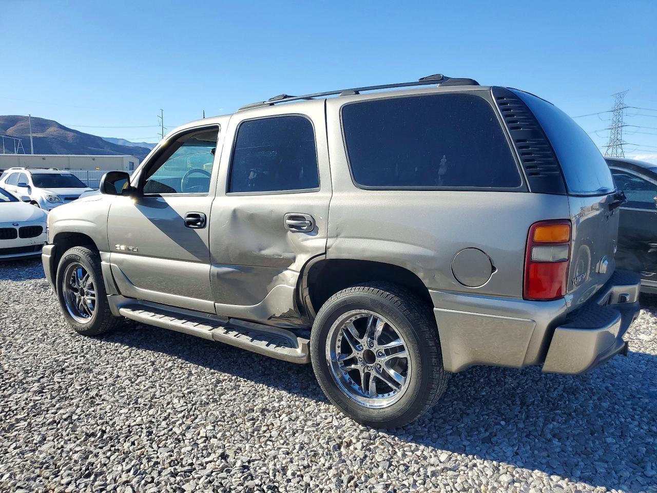 2003 GMC YUKON DENALI photo 2