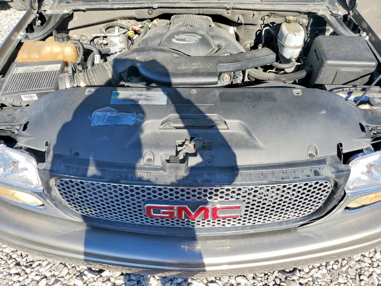 2003 GMC YUKON DENALI photo 11