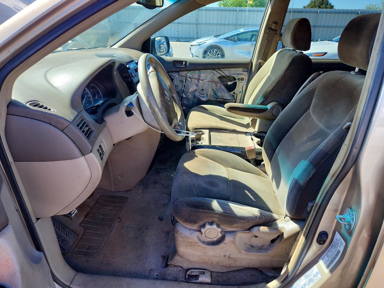 2004 TOYOTA SIENNA LE 8 PASSENGER photo 19