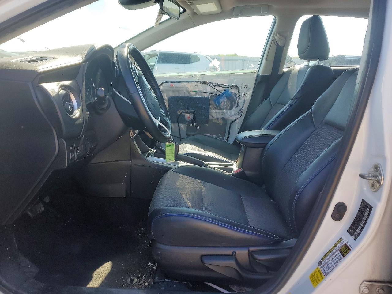 2019 TOYOTA COROLLA SE photo 19