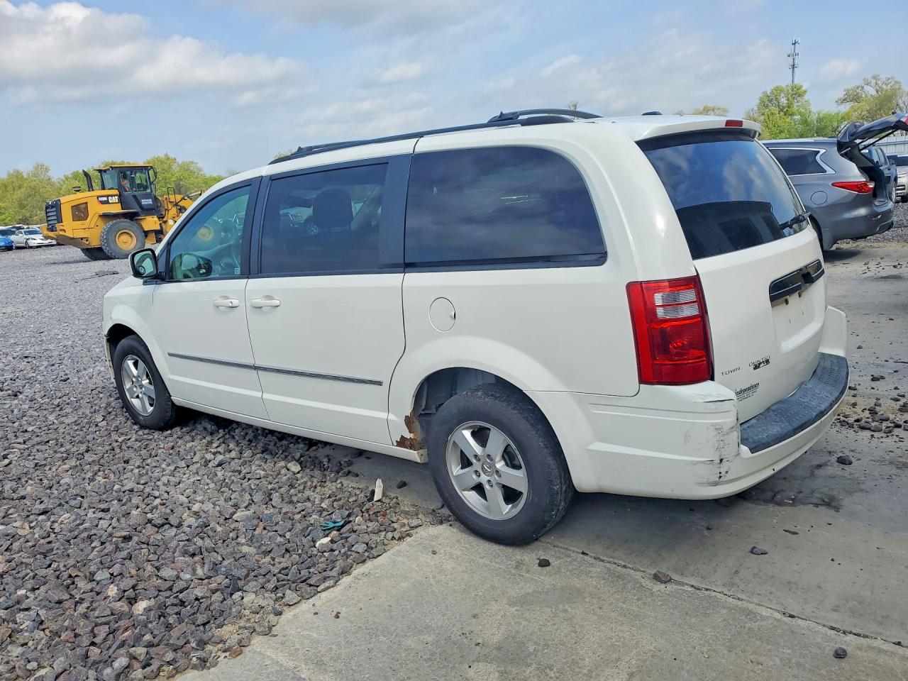 2010 DODGE GRAND CARAVAN SXT photo 2
