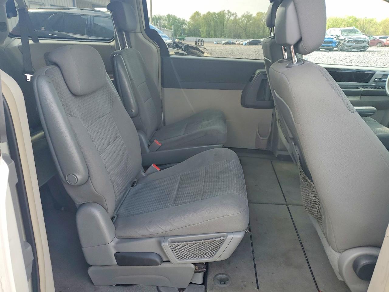 2010 DODGE GRAND CARAVAN SXT photo 11