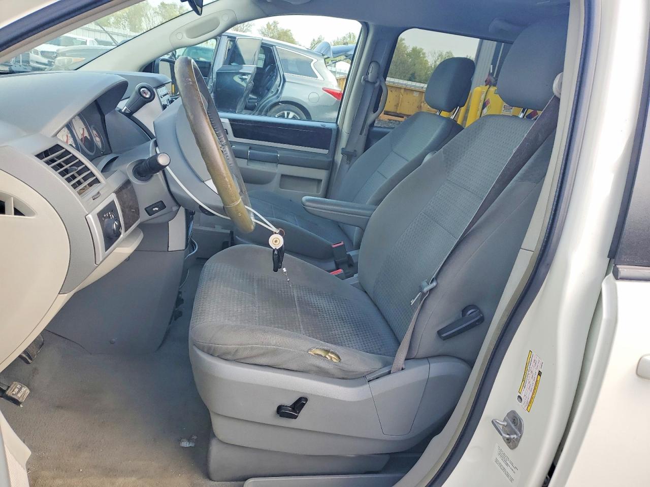 2010 DODGE GRAND CARAVAN SXT photo 7