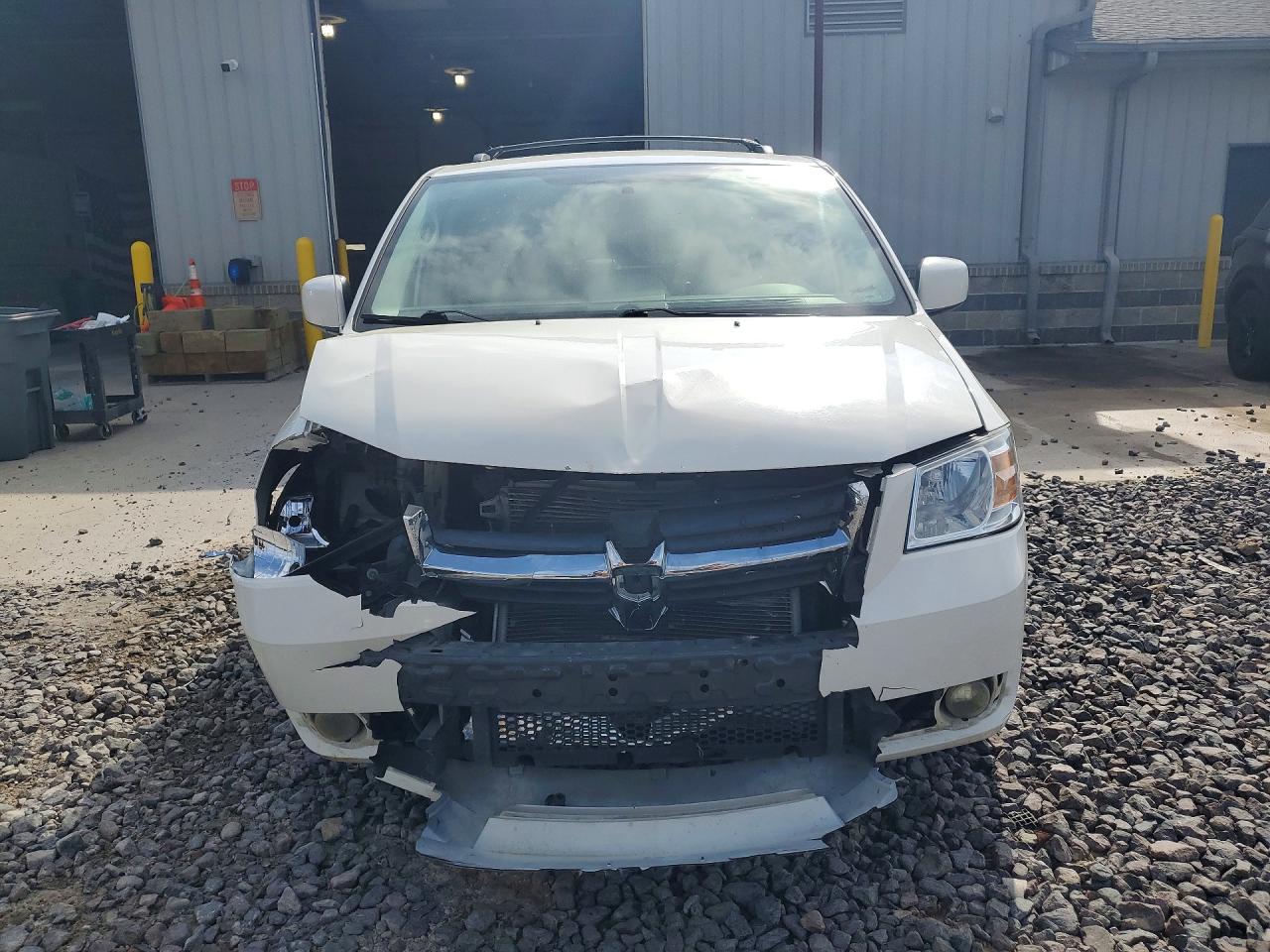2010 DODGE GRAND CARAVAN SXT photo 5