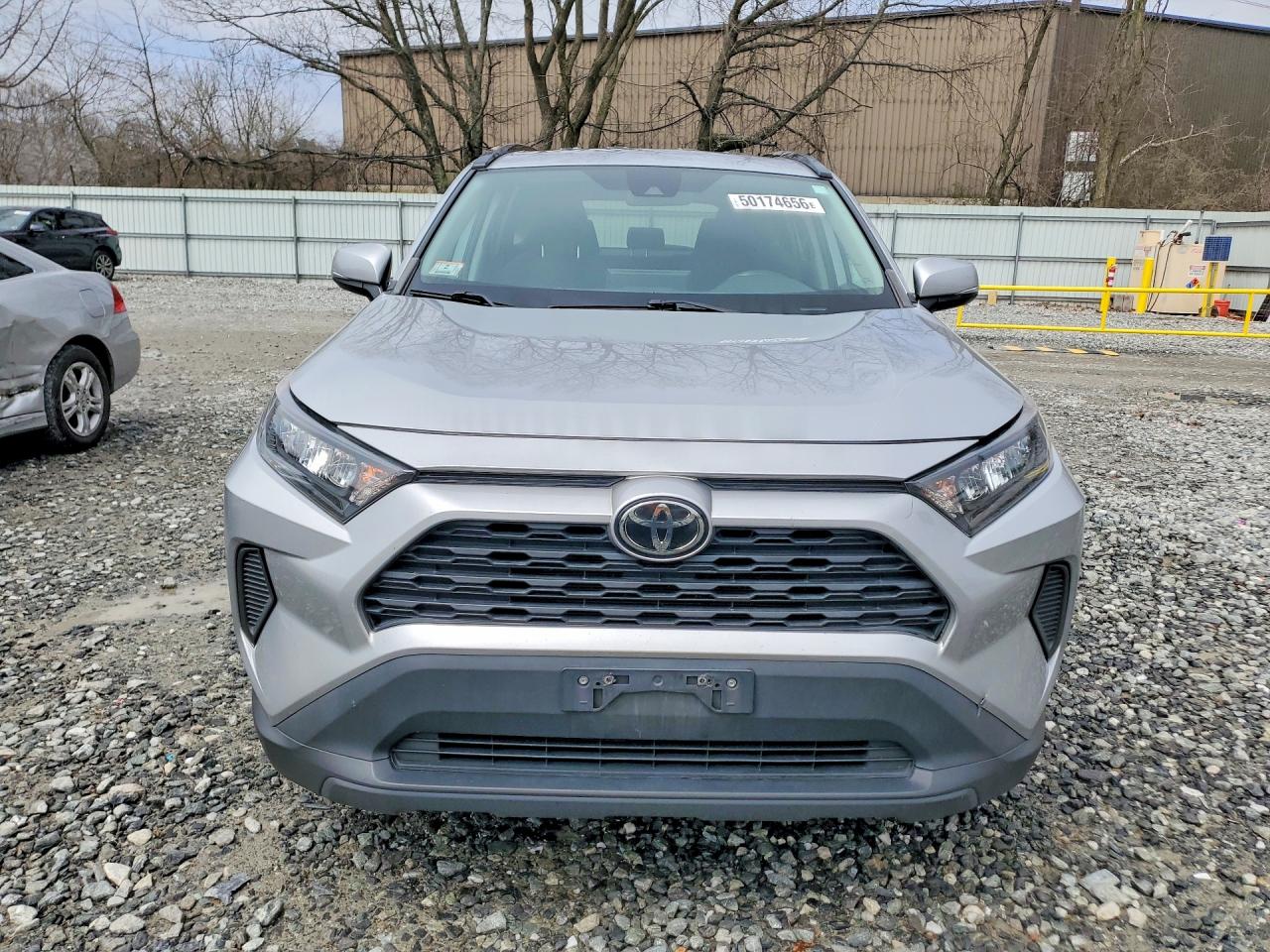 2019 TOYOTA RAV4 photo 9