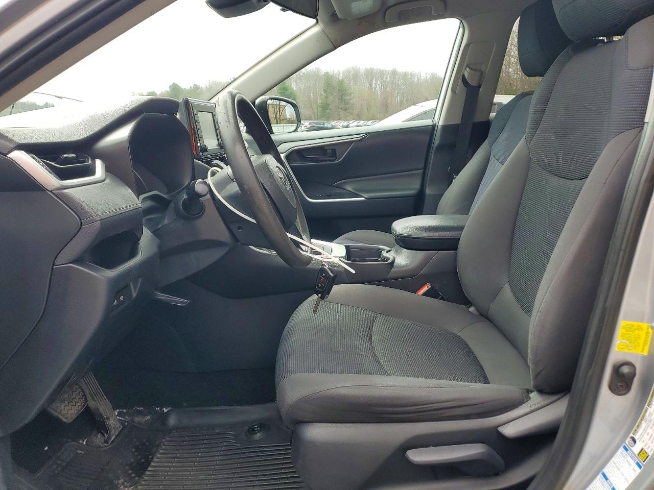2019 TOYOTA RAV4 photo 13