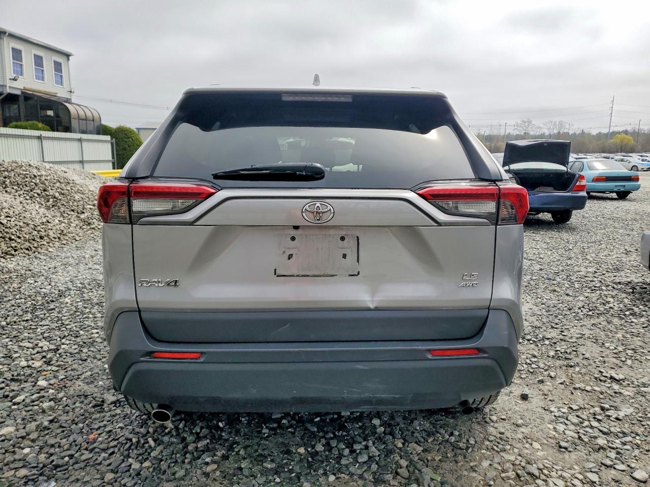 2019 TOYOTA RAV4 photo 11