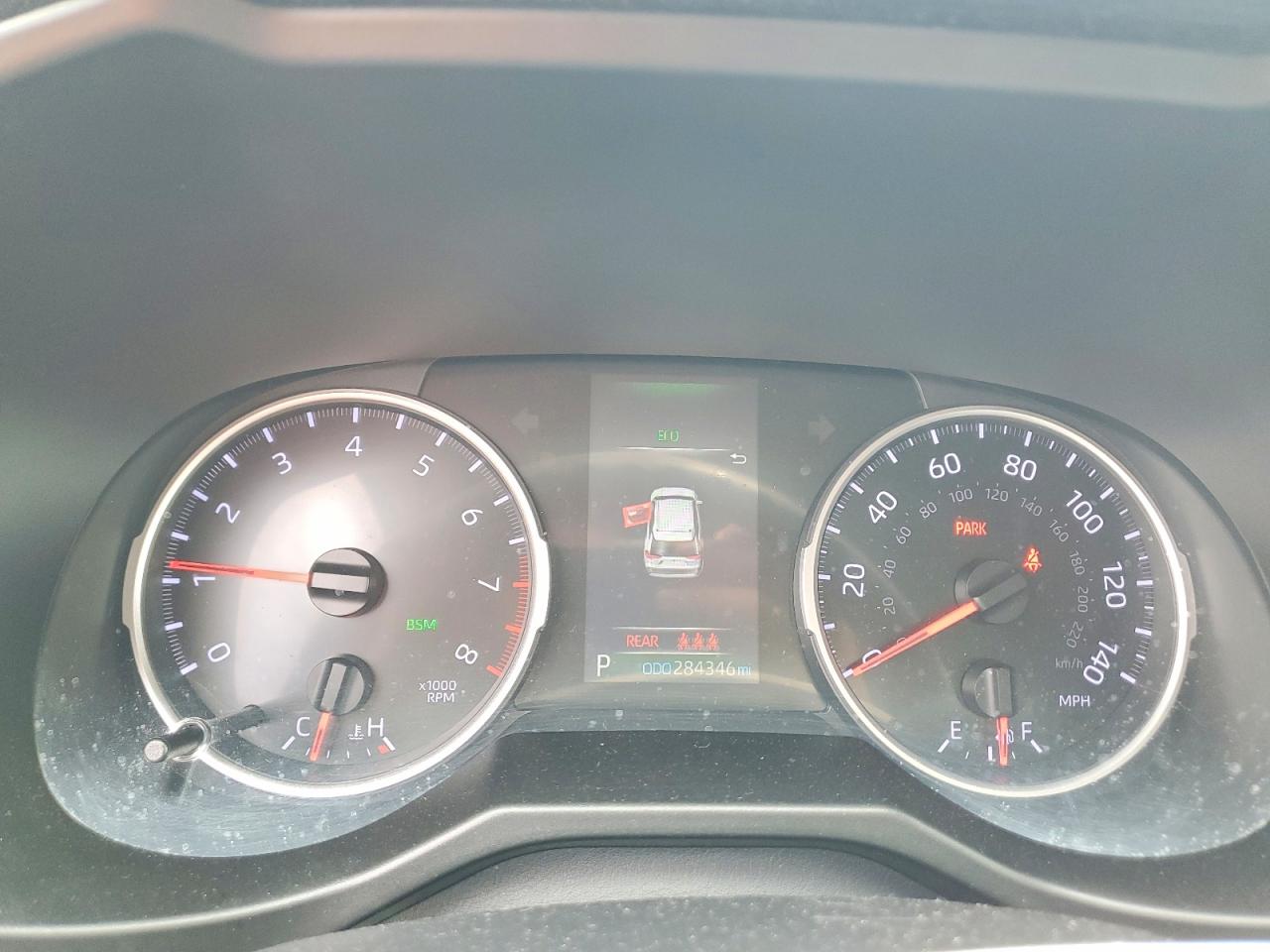 2019 TOYOTA RAV4 photo 17