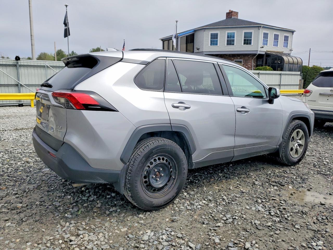 2019 TOYOTA RAV4 photo 5