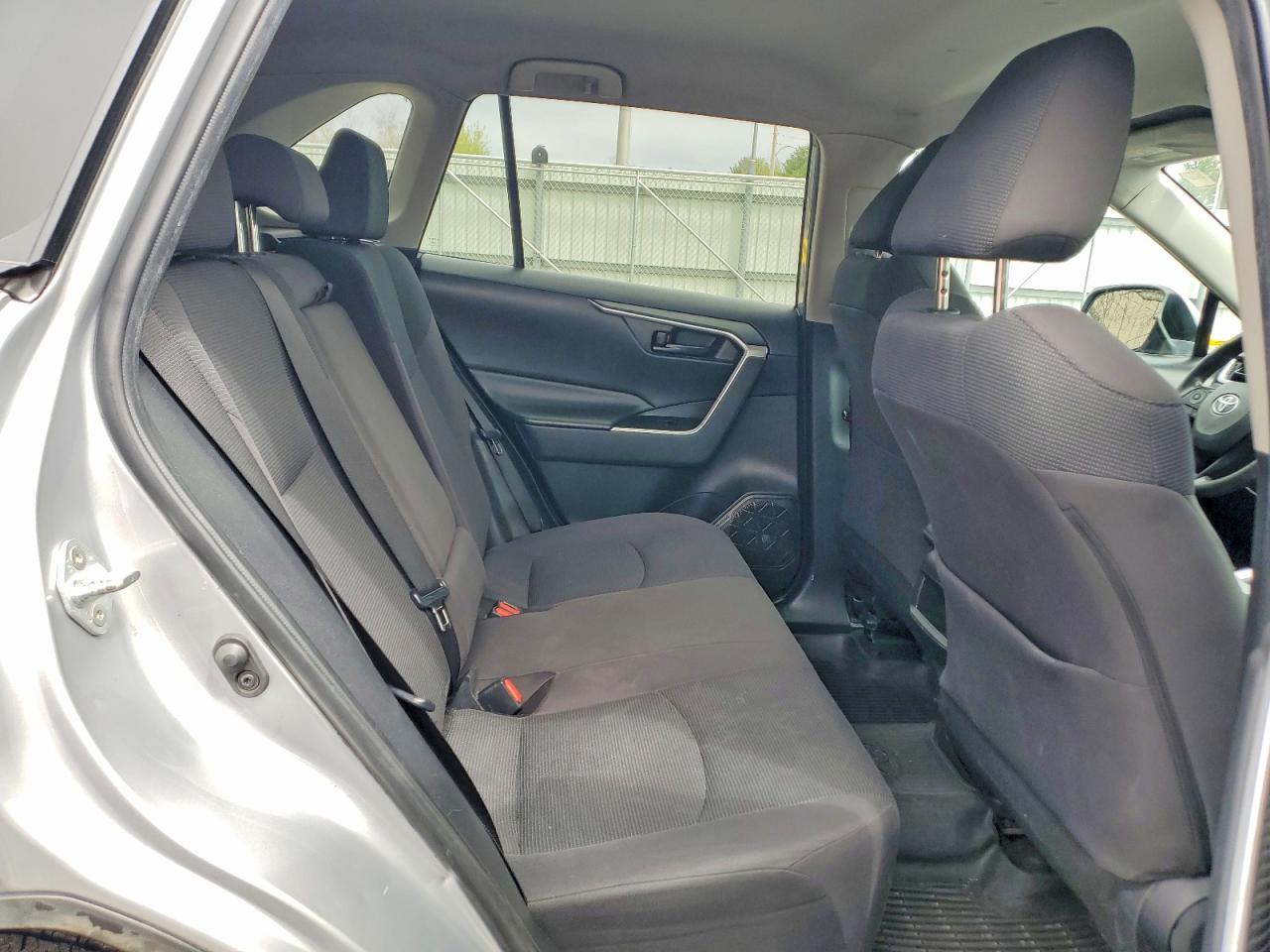 2019 TOYOTA RAV4 photo 21